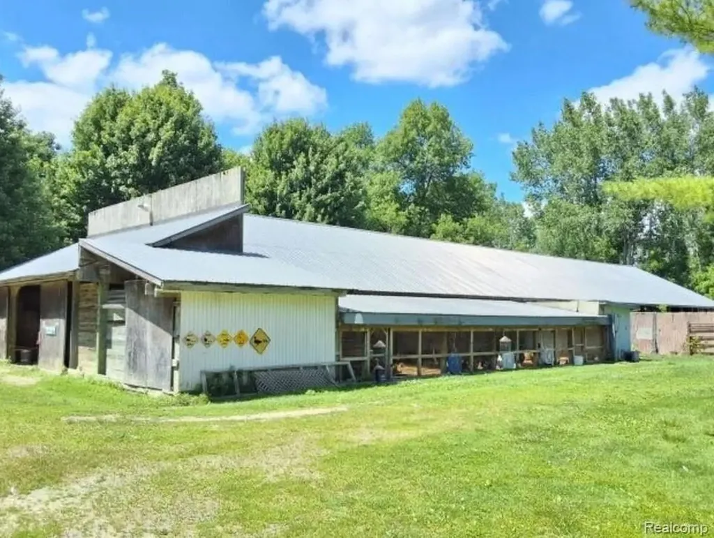 2040 Golf Course Road Clay Township MI 48028