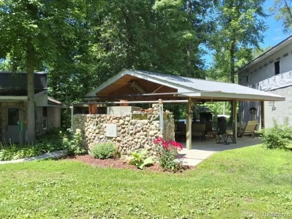 2040 Golf Course Road Clay Township MI 48028