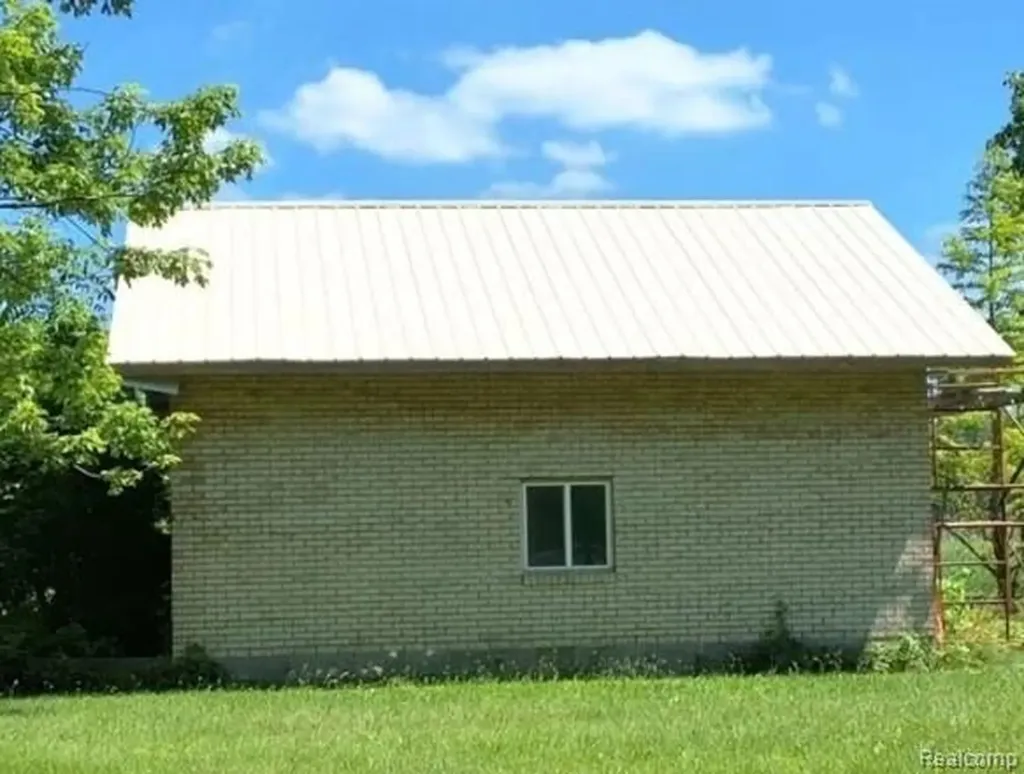 2040 Golf Course Road Clay Township MI 48028