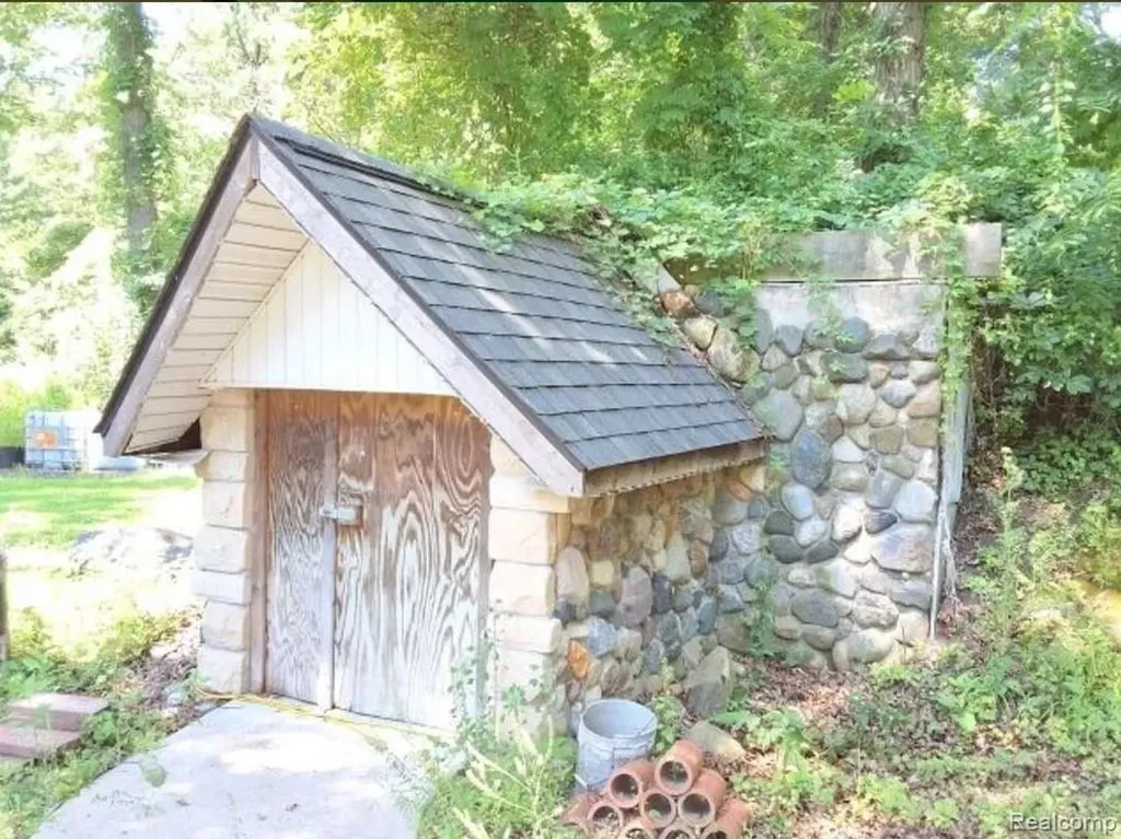 2040 Golf Course Road Clay Township MI 48028
