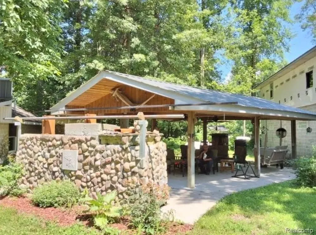 2040 Golf Course Road Clay Township MI 48028