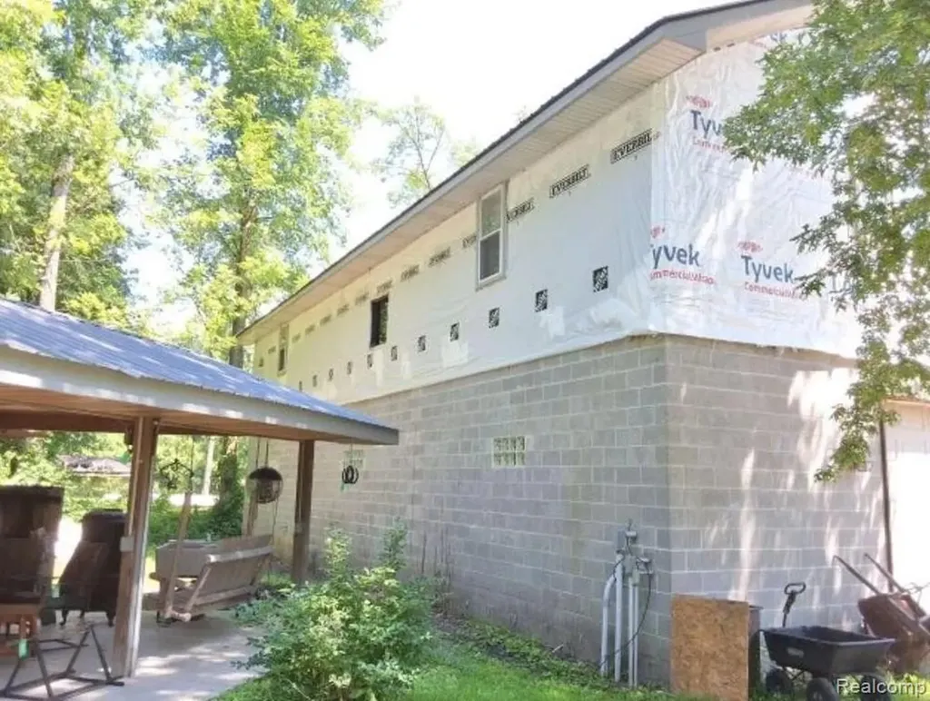 2040 Golf Course Road Clay Township MI 48028