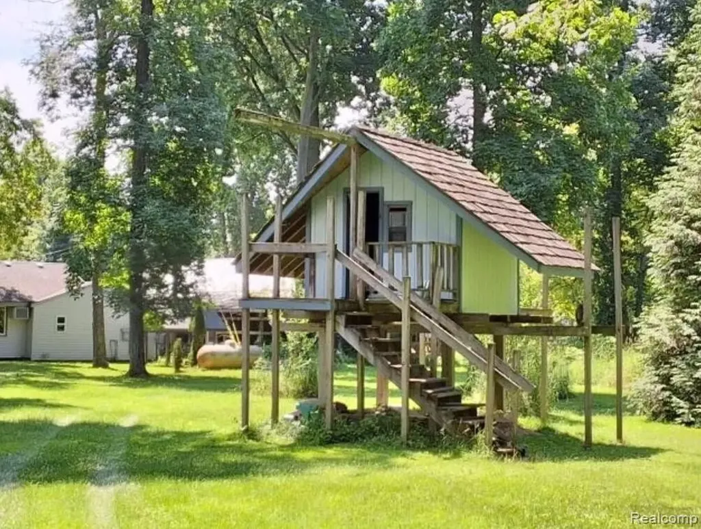 2040 Golf Course Road Clay Township MI 48028