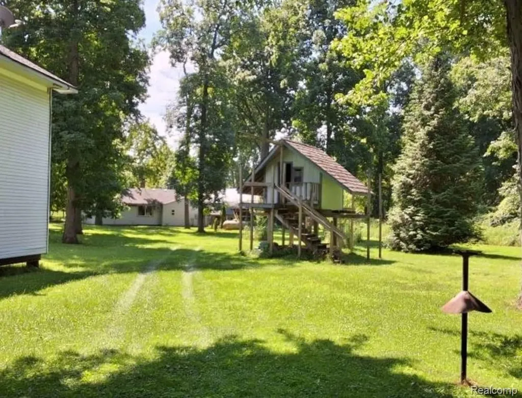 2040 Golf Course Road Clay Township MI 48028