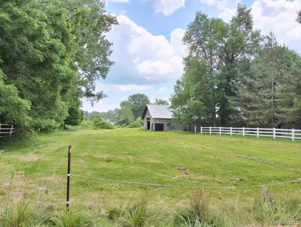 2040 Golf Course Road Clay Township MI 48028
