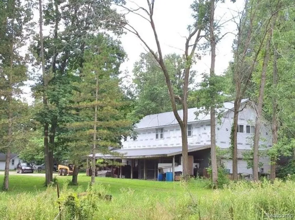 2040 Golf Course Road Clay Township MI 48028