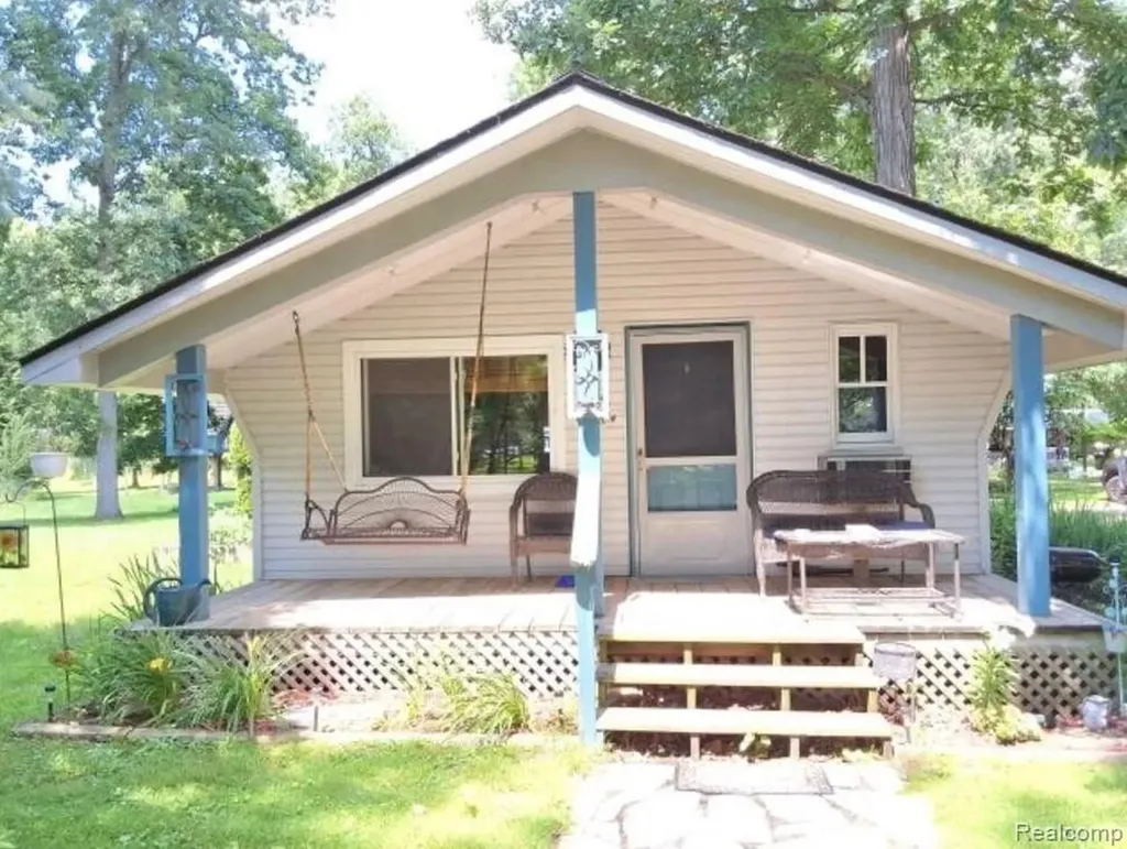 2040 Golf Course Road Clay Township MI 48028