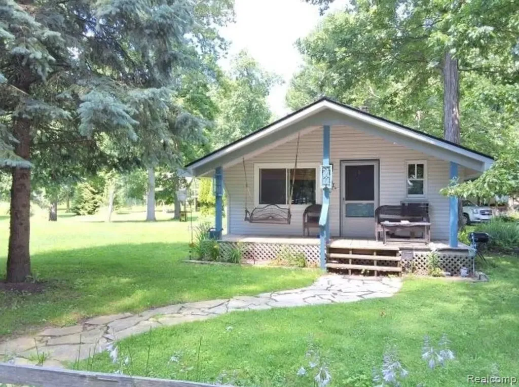 2040 Golf Course Road Clay Township MI 48028
