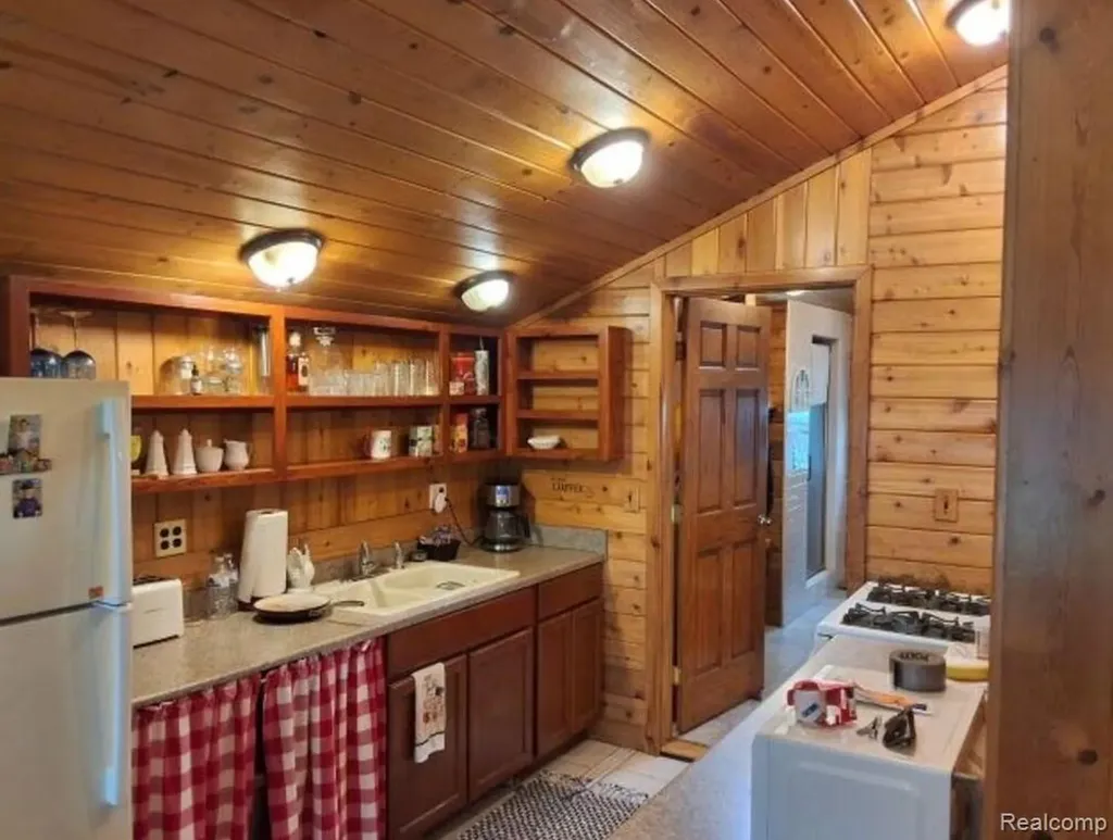 2040 Golf Course Road Clay Township MI 48028