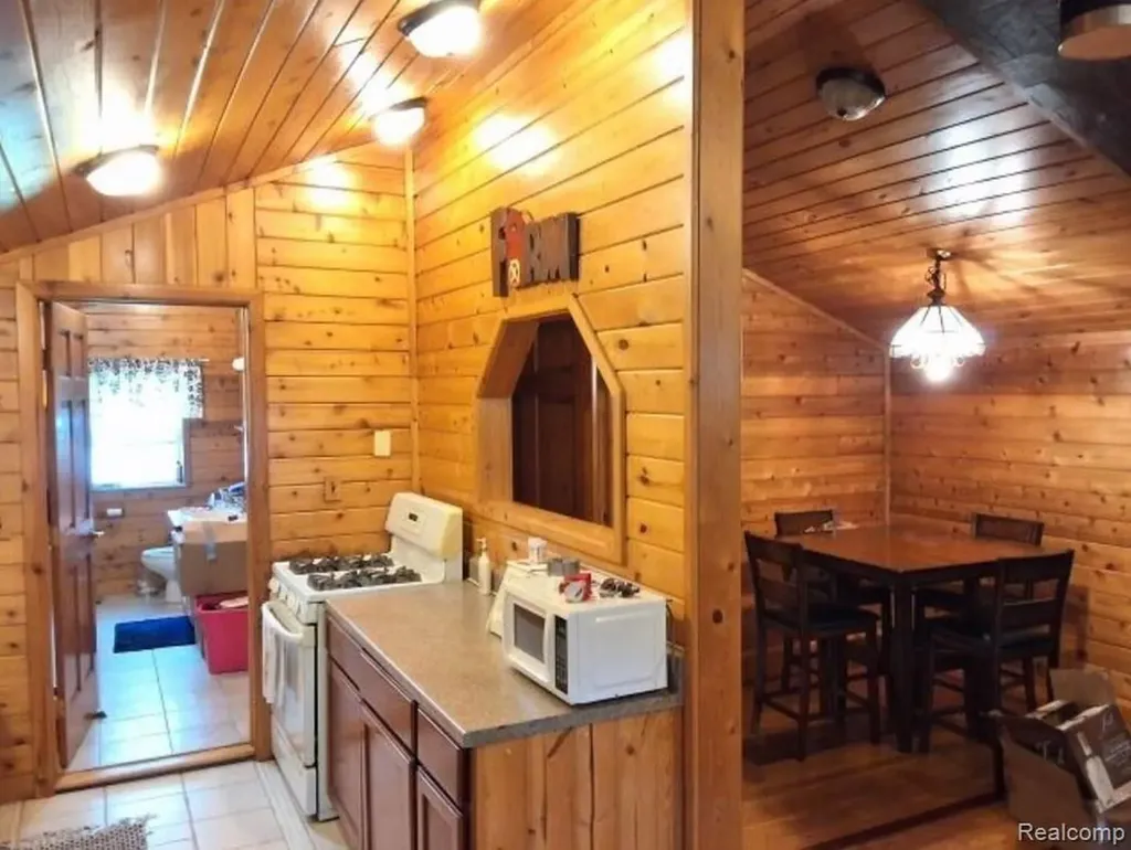 2040 Golf Course Road Clay Township MI 48028