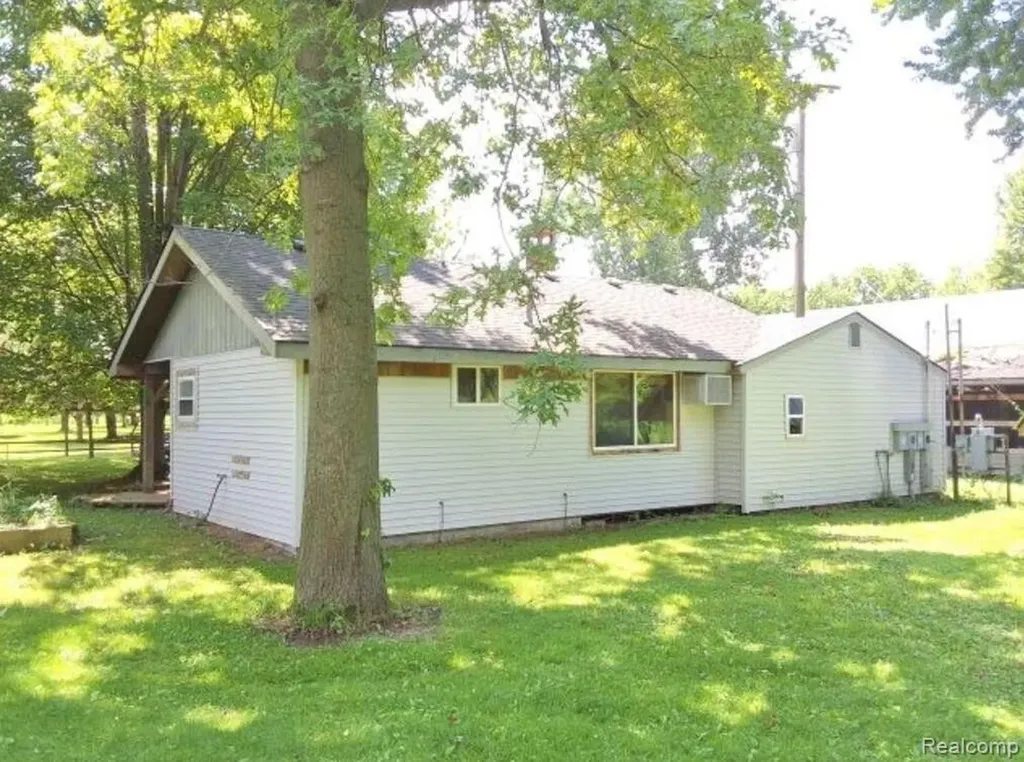 2040 Golf Course Road Clay Township MI 48028