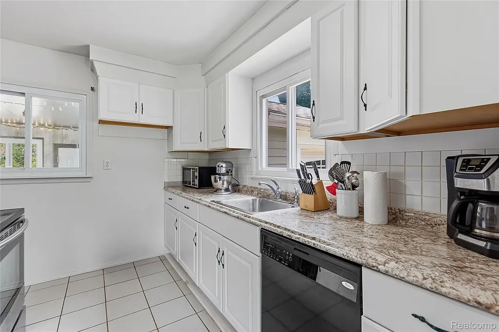 3403 Ardreth Drive Waterford Charter Township MI 48329