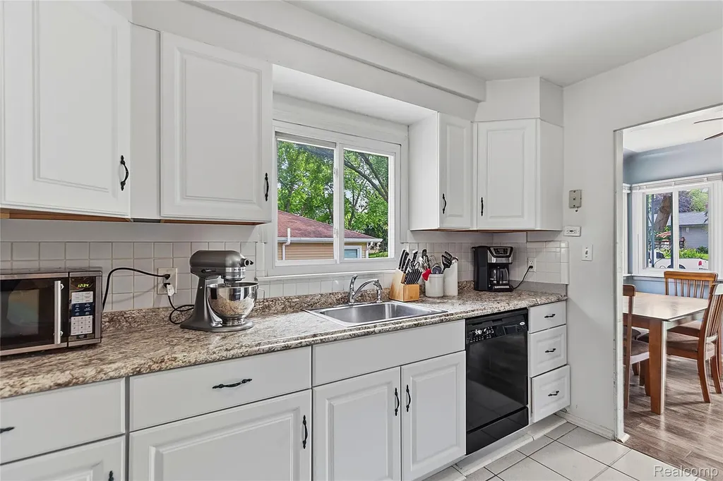 3403 Ardreth Drive Waterford Charter Township MI 48329