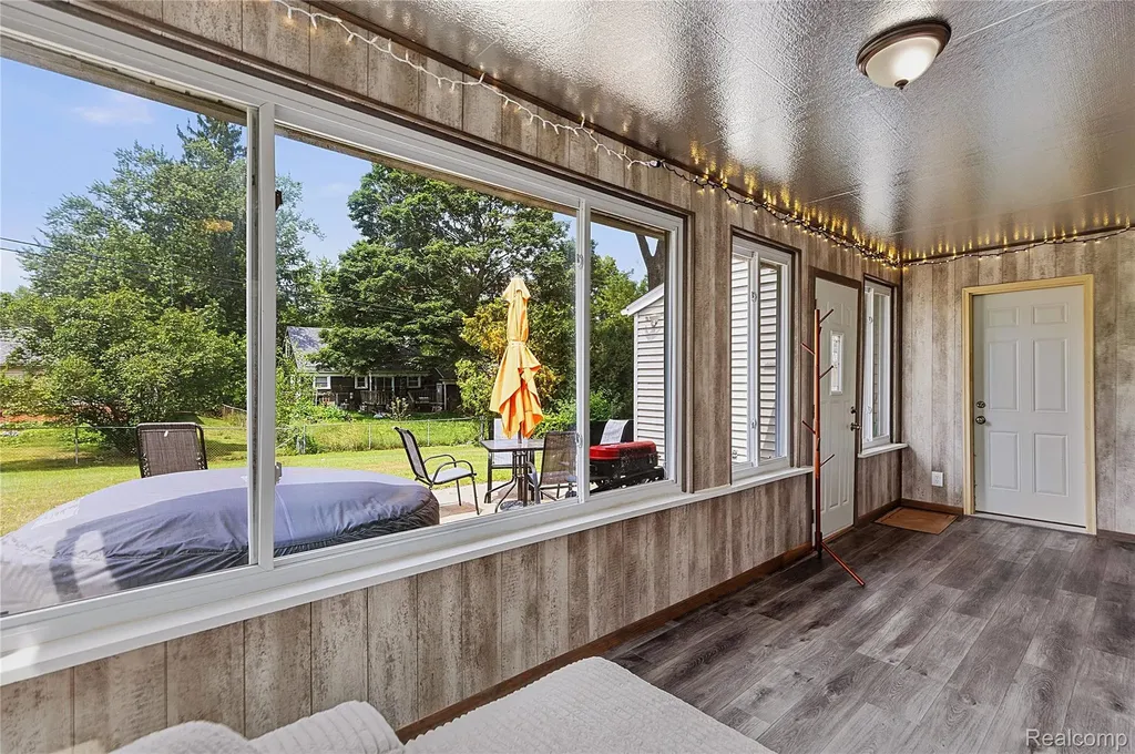 3403 Ardreth Drive Waterford Charter Township MI 48329