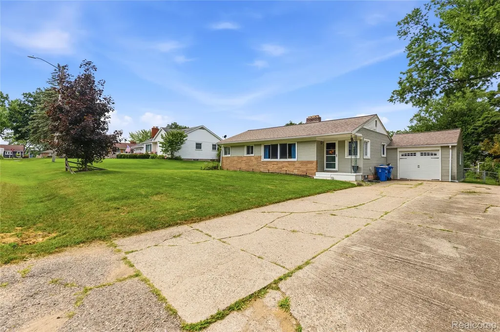 3403 Ardreth Drive Waterford Charter Township MI 48329