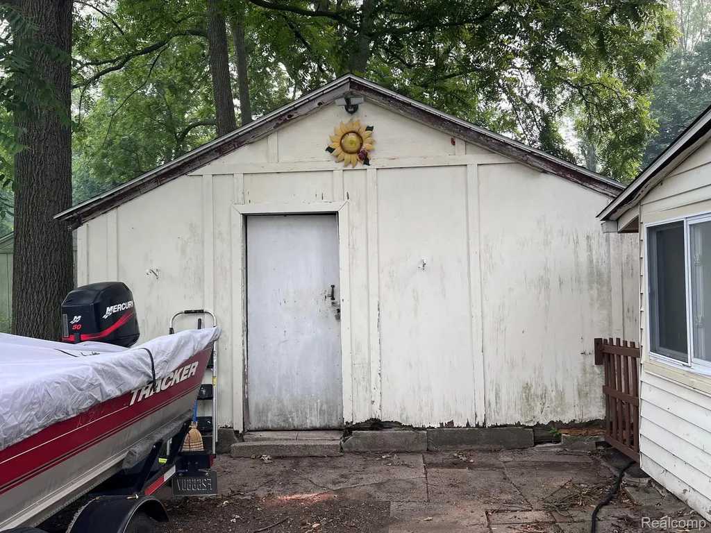 6319 S Washington Avenue Lansing City MI 48911