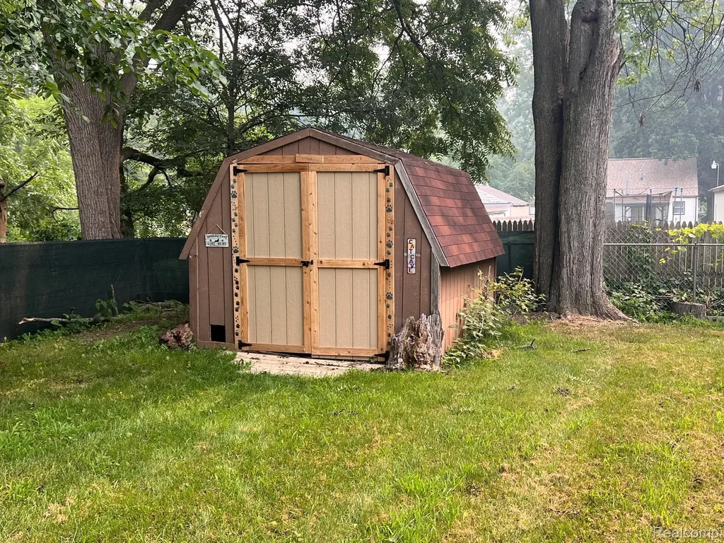 6319 S Washington Avenue Lansing City MI 48911