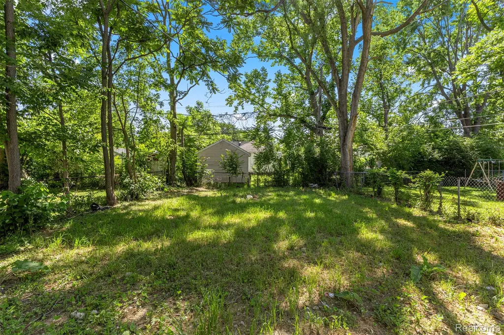 8658 Stahelin Avenue Detroit City MI 48228
