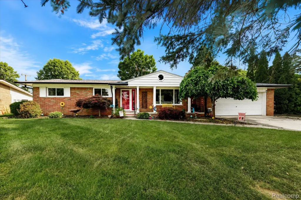 18701 Thomasine Street Clinton Charter Township MI 48036