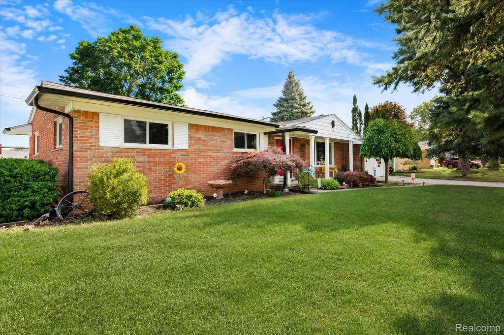 18701 Thomasine Street Clinton Charter Township MI 48036