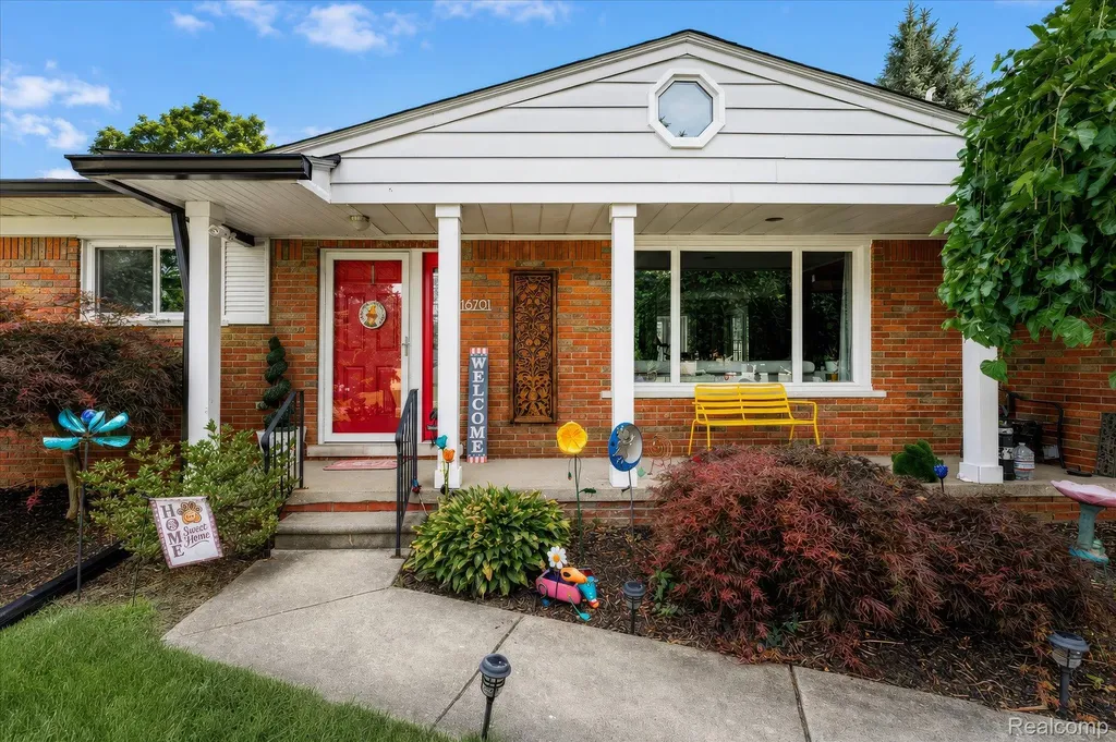 18701 Thomasine Street Clinton Charter Township MI 48036
