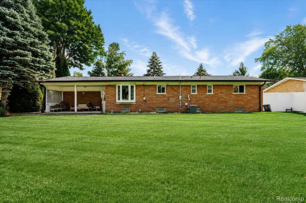 18701 Thomasine Street Clinton Charter Township MI 48036