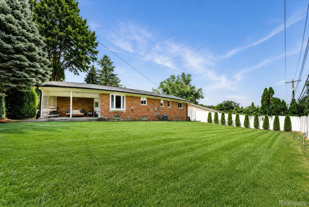 18701 Thomasine Street Clinton Charter Township MI 48036