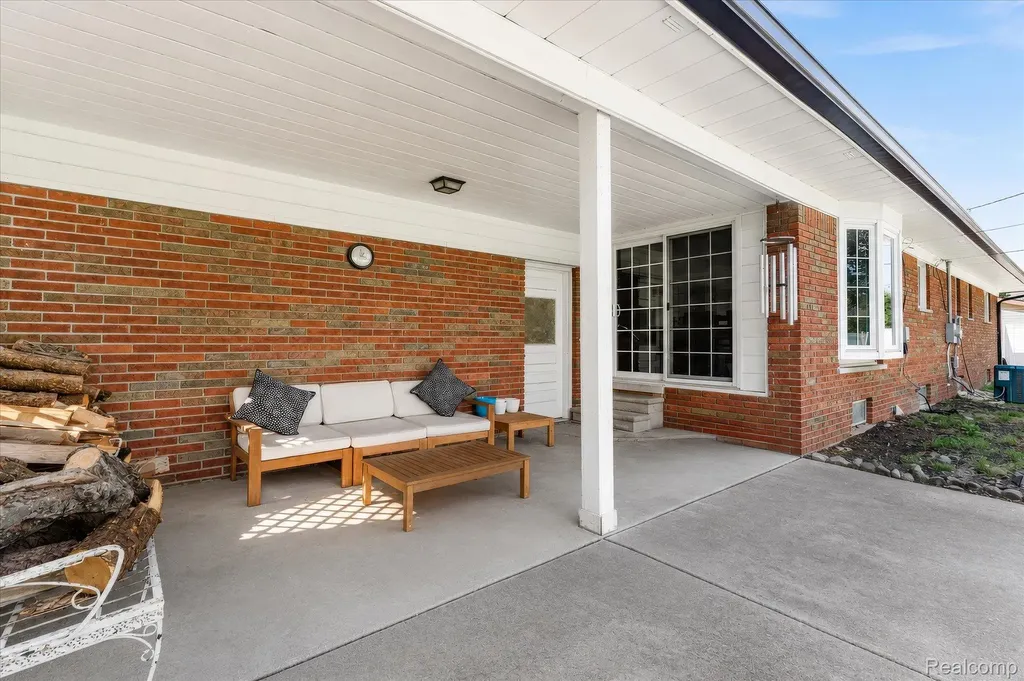 18701 Thomasine Street Clinton Charter Township MI 48036