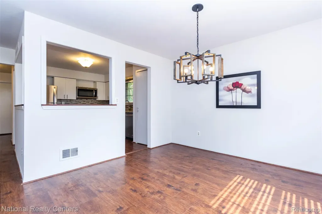 29820 Indian Trail Farmington Hills City MI 48331