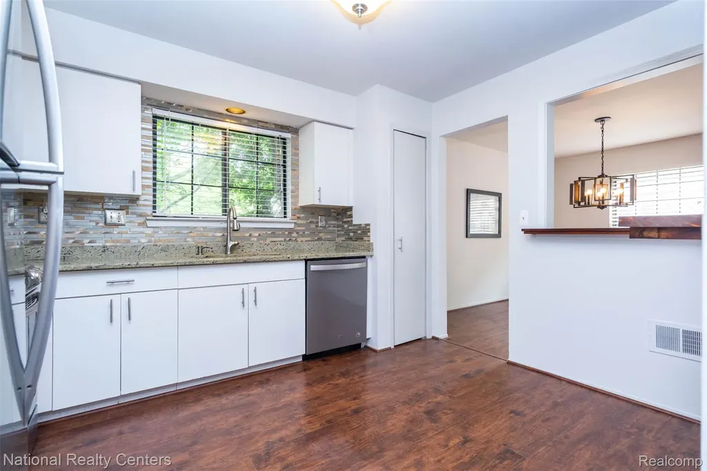29820 Indian Trail Farmington Hills City MI 48331