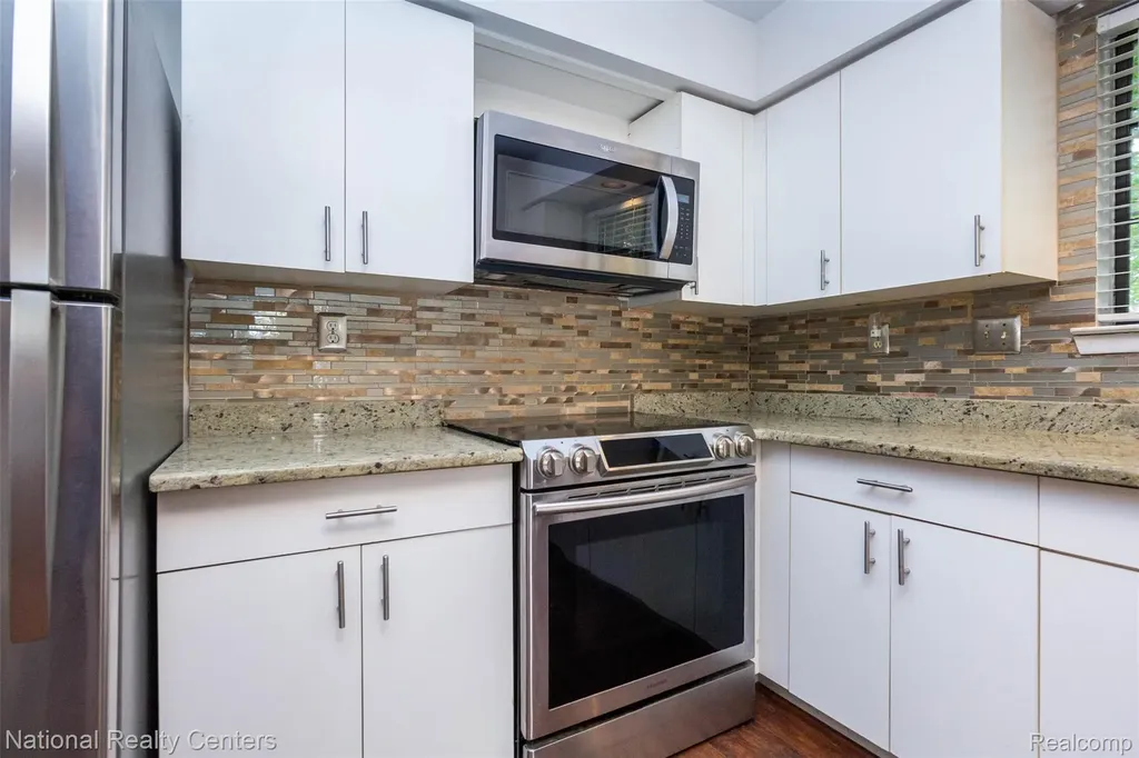 29820 Indian Trail Farmington Hills City MI 48331