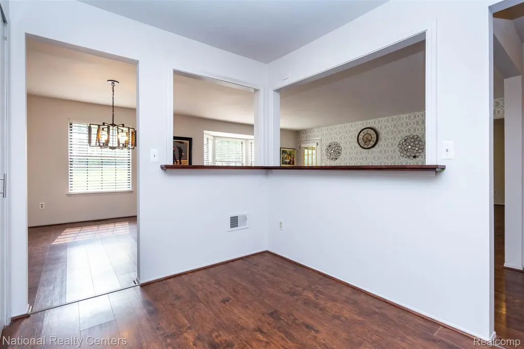 29820 Indian Trail Farmington Hills City MI 48331