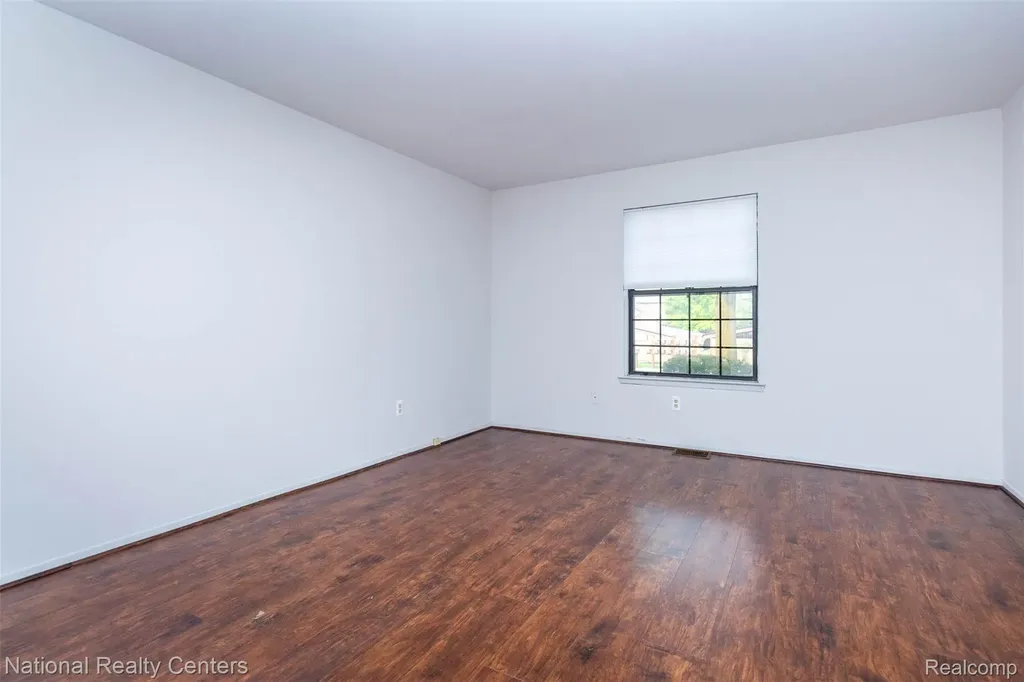 29820 Indian Trail Farmington Hills City MI 48331