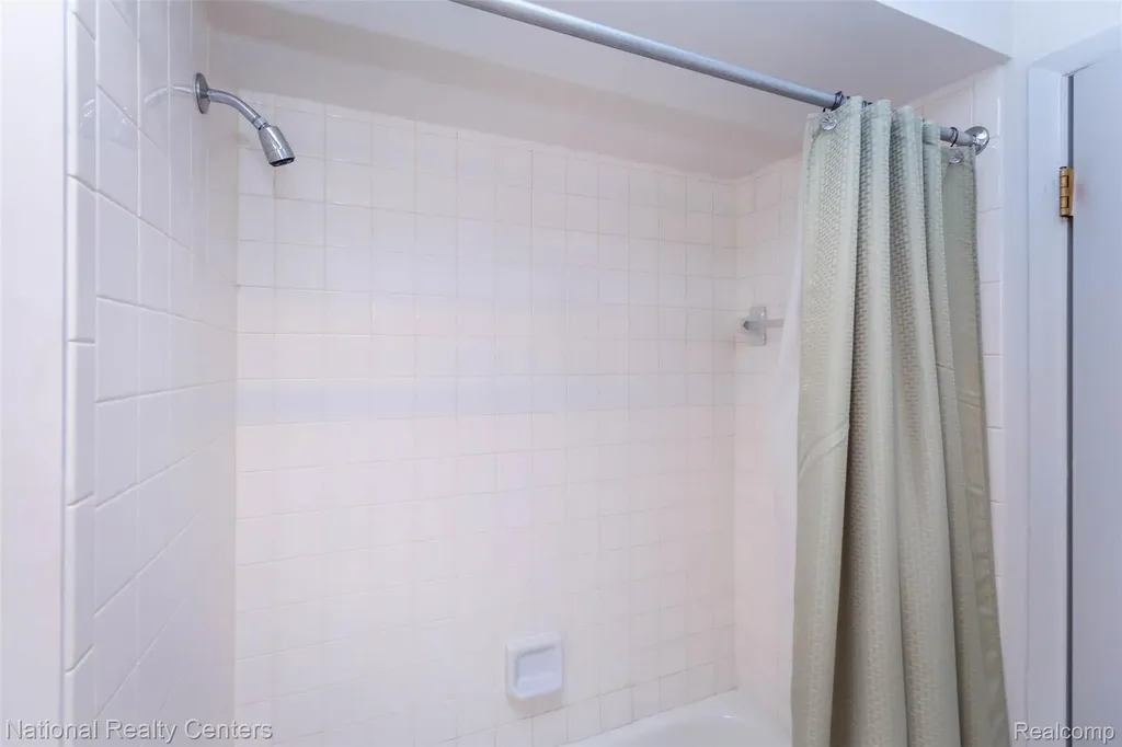 29820 Indian Trail Farmington Hills City MI 48331