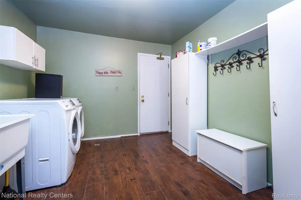 29820 Indian Trail Farmington Hills City MI 48331