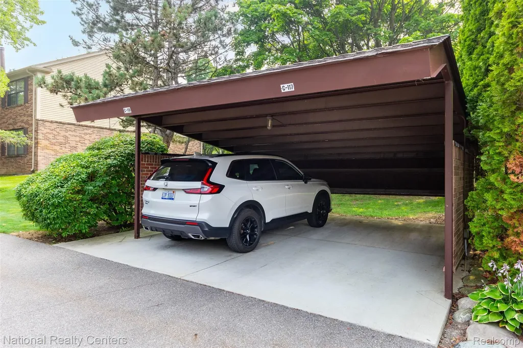 29820 Indian Trail Farmington Hills City MI 48331