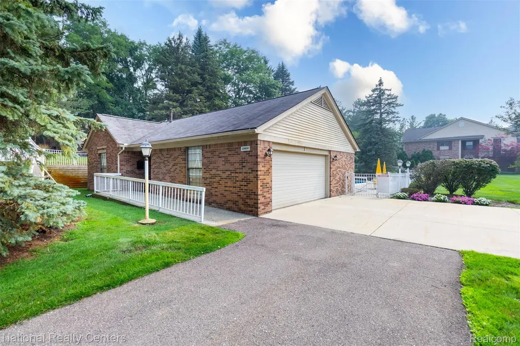29820 Indian Trail Farmington Hills City MI 48331
