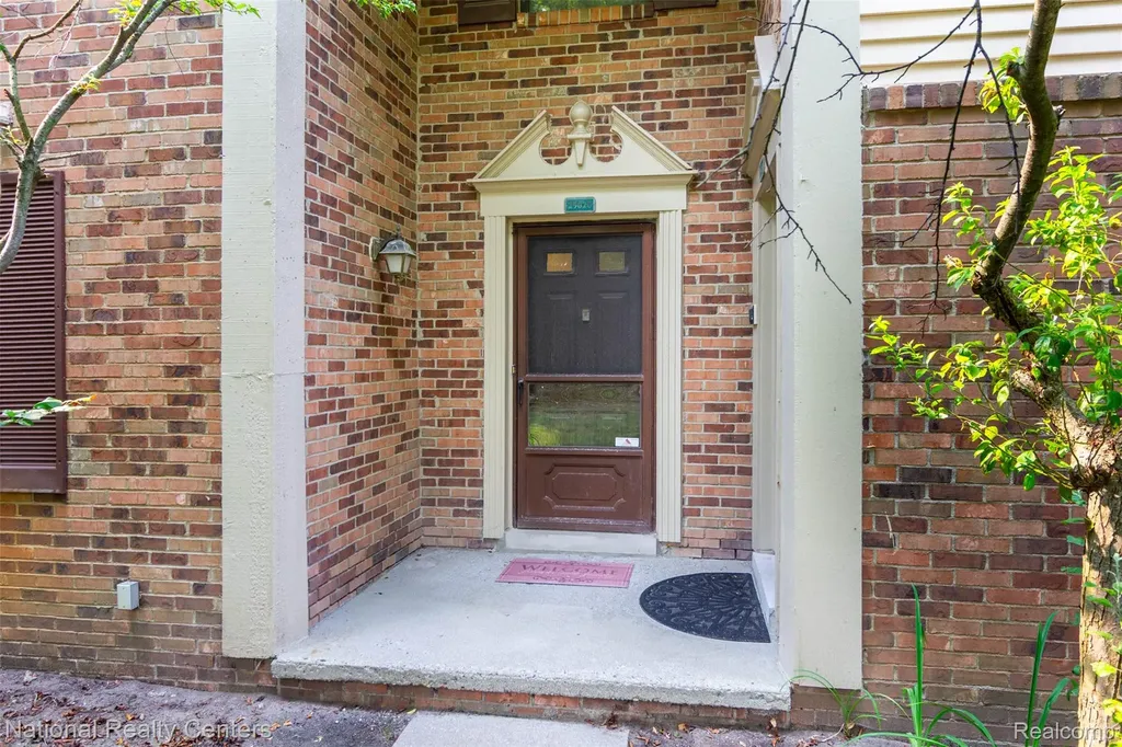 29820 Indian Trail Farmington Hills City MI 48331