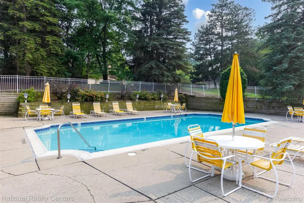 29820 Indian Trail Farmington Hills City MI 48331