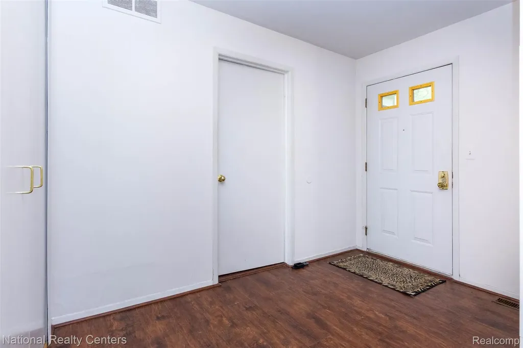 29820 Indian Trail Farmington Hills City MI 48331