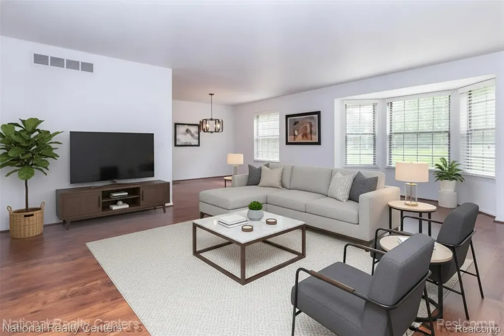 29820 Indian Trail Farmington Hills City MI 48331