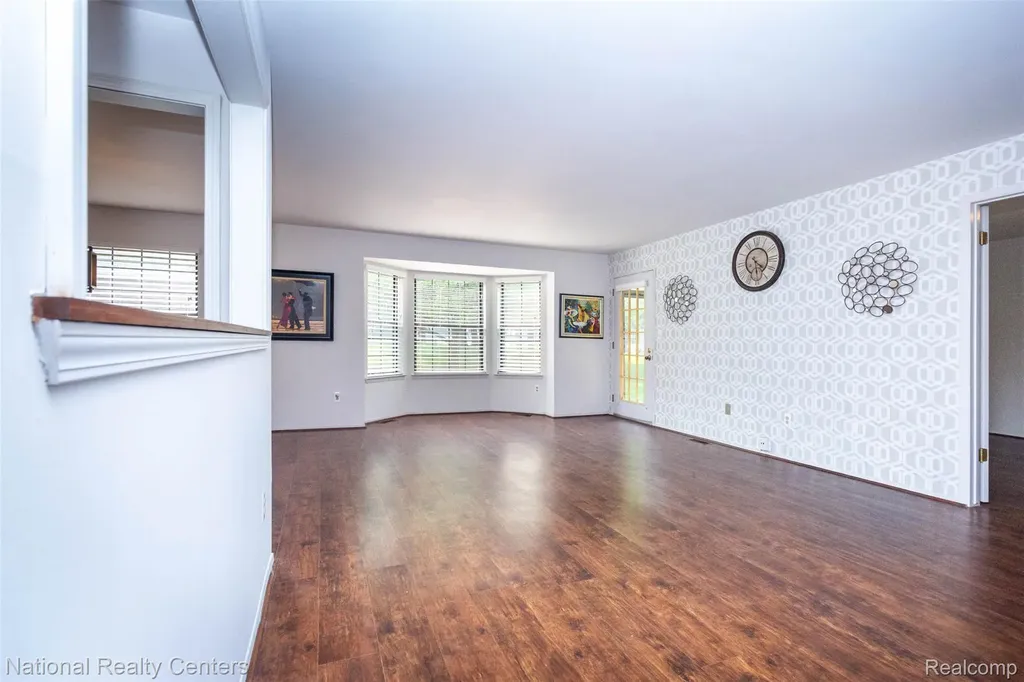 29820 Indian Trail Farmington Hills City MI 48331