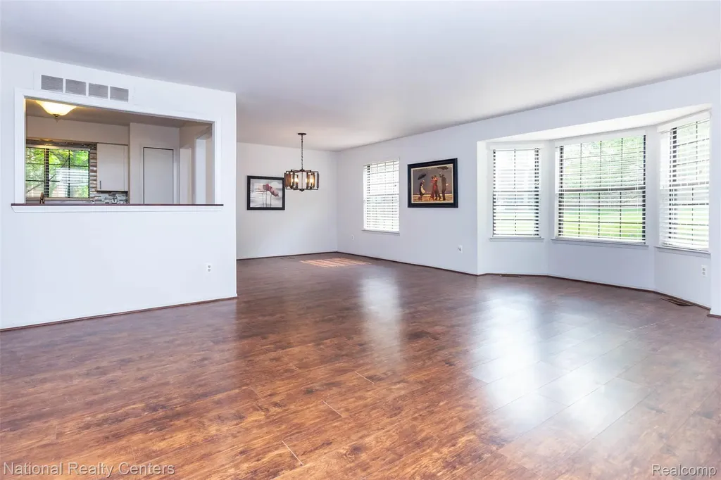 29820 Indian Trail Farmington Hills City MI 48331