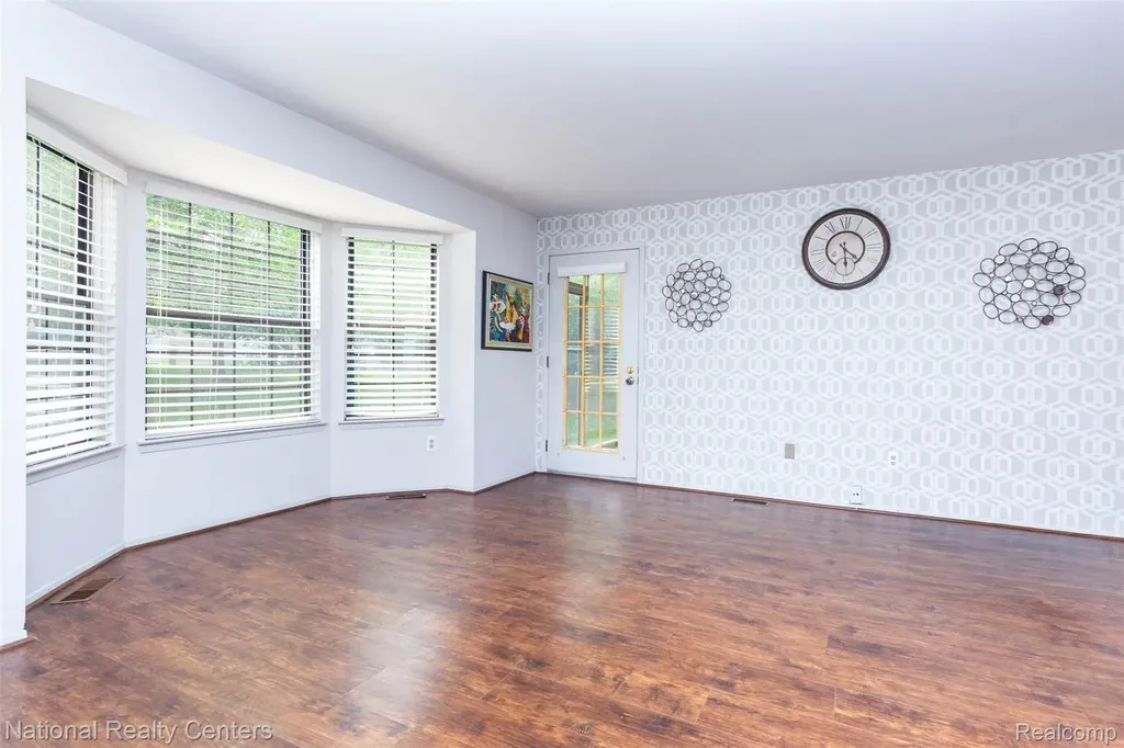 29820 Indian Trail Farmington Hills City MI 48331