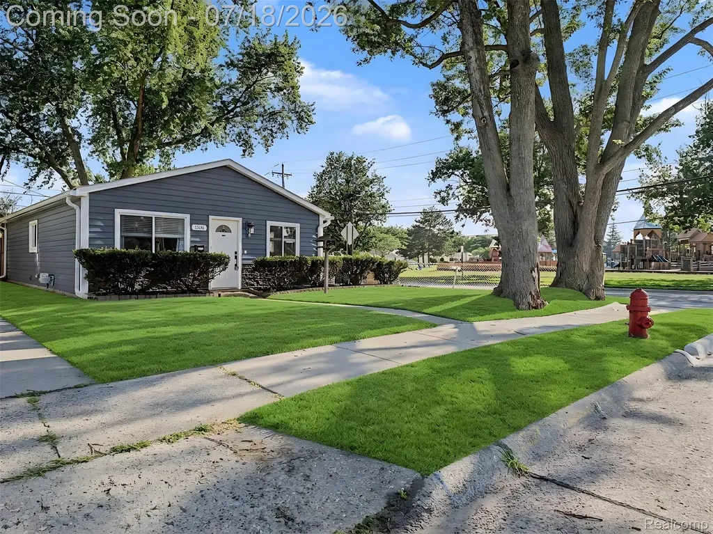1108 E Goulson Avenue Hazel Park City MI 48030