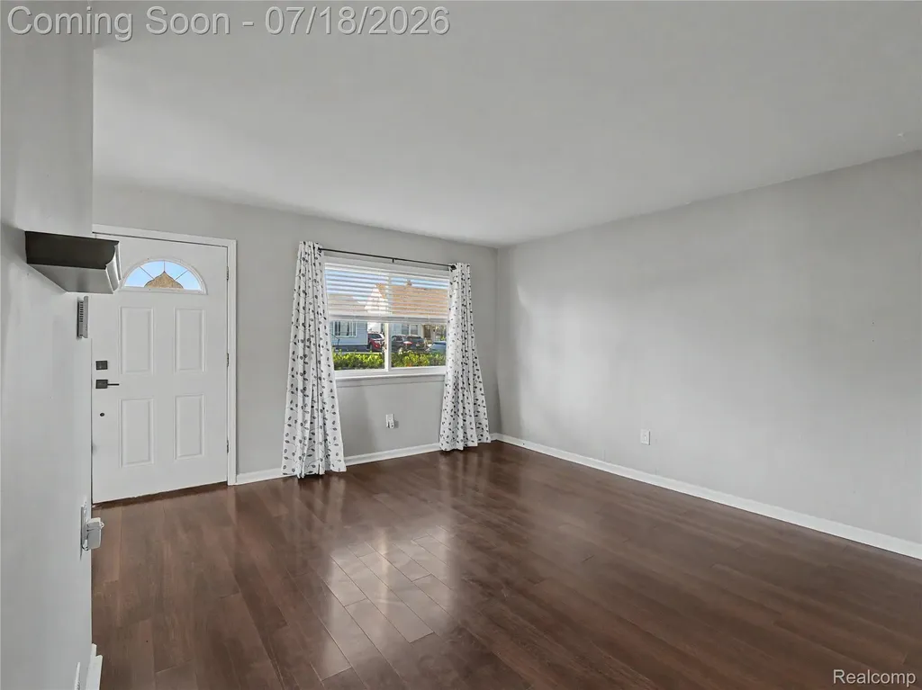 1108 E Goulson Avenue Hazel Park City MI 48030
