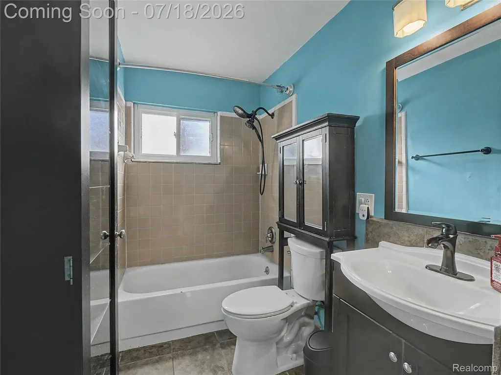 1108 E Goulson Avenue Hazel Park City MI 48030