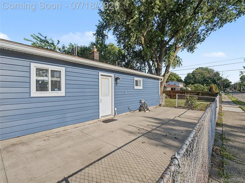 1108 E Goulson Avenue Hazel Park City MI 48030