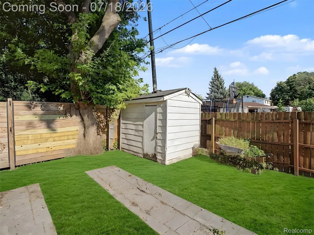 1108 E Goulson Avenue Hazel Park City MI 48030