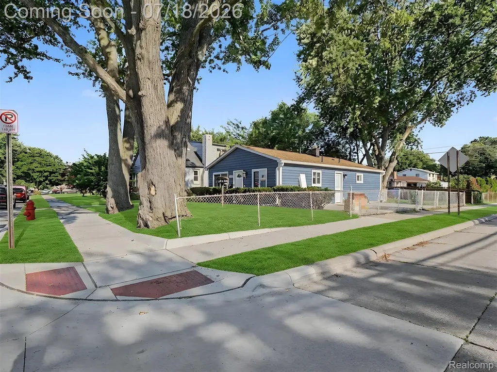 1108 E Goulson Avenue Hazel Park City MI 48030